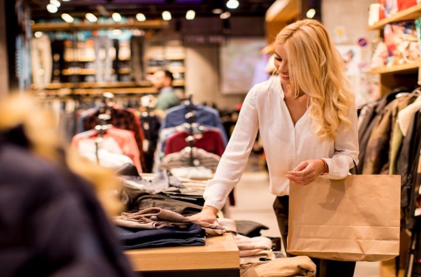 Tech-Infused Travel Wardrobe: Stylish and Smart Solutions