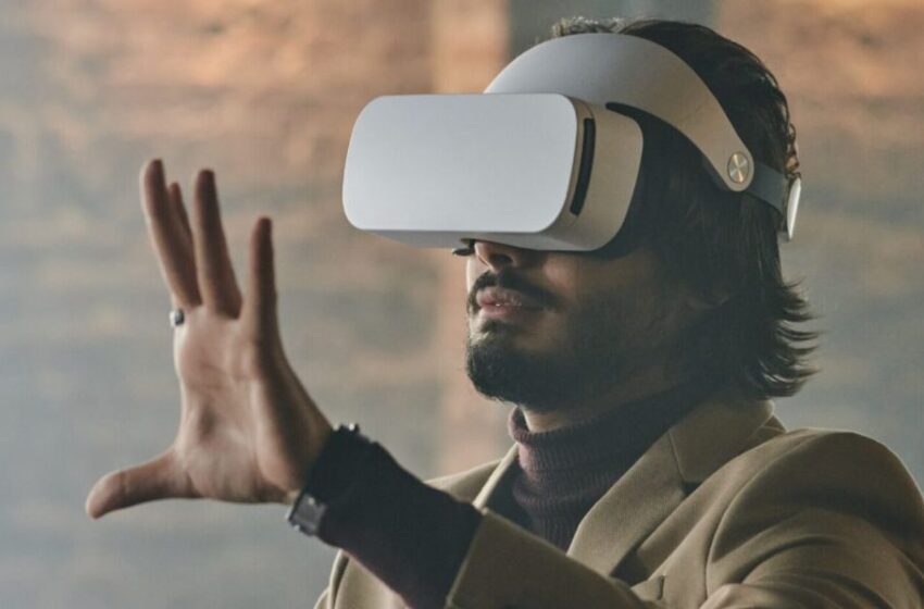  Exploring Immersive Tech: In-Depth Reviews of VR Headsets and Augmented Reality Devices